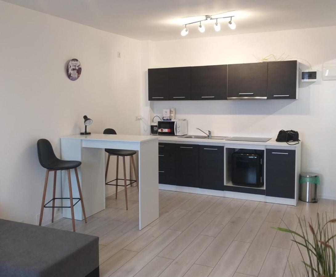Apartalux Oradea Apartment Ngoại thất bức ảnh